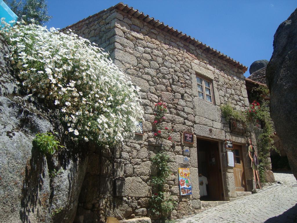 Taverna Lusitana Hotel Monsanto Exterior foto